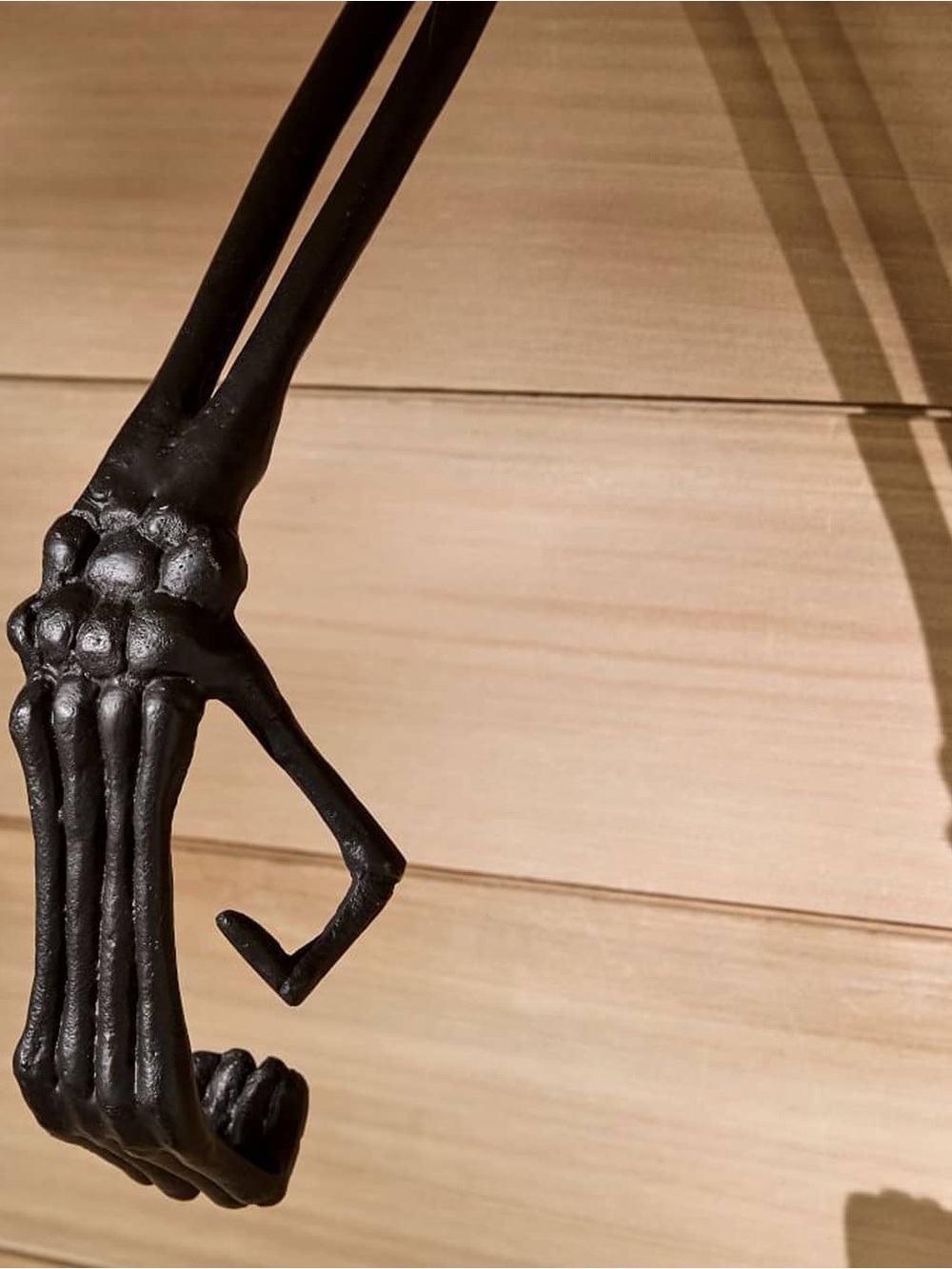 Pottery Barn Skeleton 💀 Hand Iron Wreath Hanger BN - Picture 2 of 7